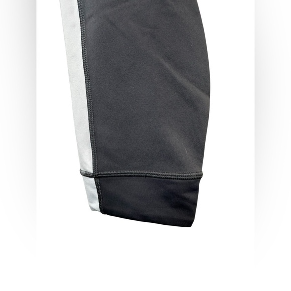 Lululemon Amped Crop Leggings Size 6 - Picture 6 of 8